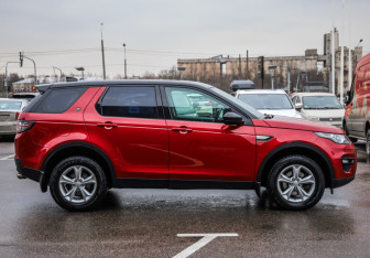 Подержанный автомобиль Land Rover Discovery Sport 2017 года (6 фото)