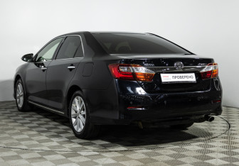 Подержанный автомобиль Toyota Camry Sedan 2012 года (7 фото)