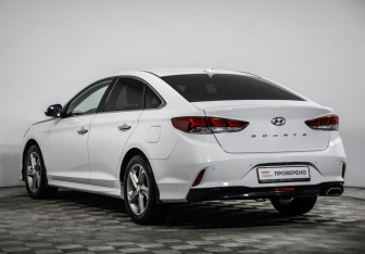 Подержанный автомобиль Hyundai Sonata 2018 года (7 фото)
