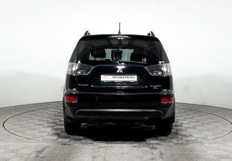 Подержанный автомобиль Mitsubishi Outlander 2012 года (6 фото)