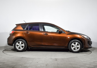 Подержанный автомобиль Mazda 3 Hatchback 2011 года (4 фото)
