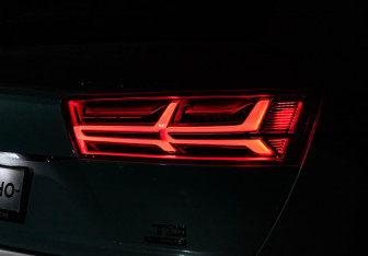 Подержанный автомобиль Audi Q7 2015 года (10 фото)