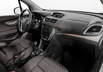 Подержанный автомобиль Opel Mokka 2013 года (13 фото)