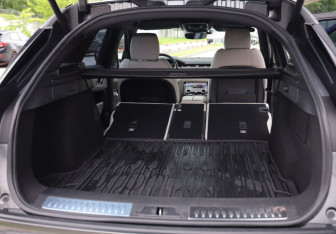 Подержанный автомобиль Land Rover Range Rover Velar 2017 года (31 фото)