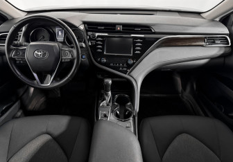 Подержанный автомобиль Toyota Camry Sedan 2019 года (15 фото)