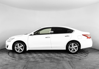 Подержанный автомобиль Nissan Teana 2015 года (8 фото)