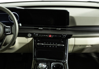 Подержанный автомобиль Kia Carnival 2022 года (14 фото)