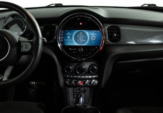 Подержанный автомобиль MINI Hatch 2021 года (14 фото)