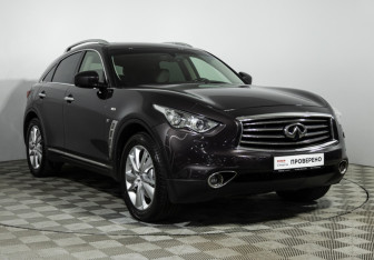 Подержанный автомобиль Infiniti QX70 2013 года (3 фото)
