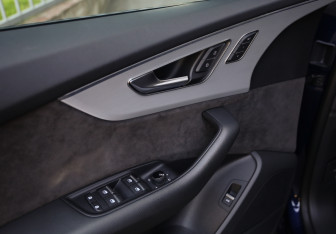 Подержанный автомобиль Audi Q8 2019 года (27 фото)