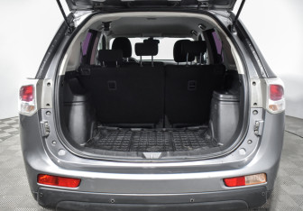Подержанный автомобиль Mitsubishi Outlander 2013 года (18 фото)