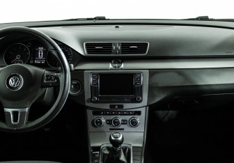 Подержанный автомобиль Volkswagen Passat Sedan 2012 года (14 фото)