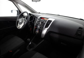 Подержанный автомобиль Kia Venga 2012 года (10 фото)