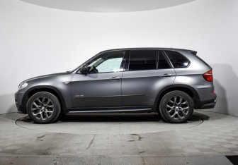 Подержанный автомобиль BMW X5 2013 года (8 фото)