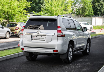 Подержанный автомобиль Toyota Land Cruiser Prado 2017 года (6 фото)