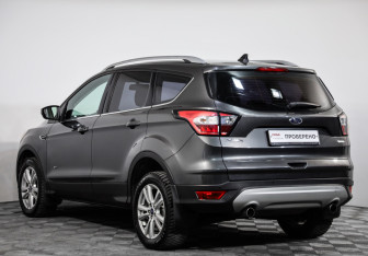 Подержанный автомобиль Ford Kuga 2017 года (7 фото)