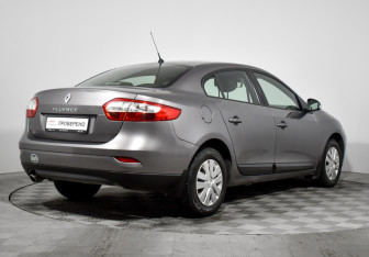 Подержанный автомобиль Renault Fluence 2011 года (5 фото)