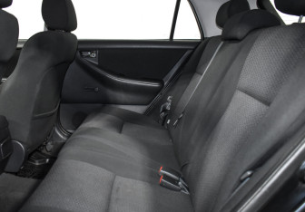 Подержанный автомобиль Toyota Corolla Hatchback 2006 года (10 фото)