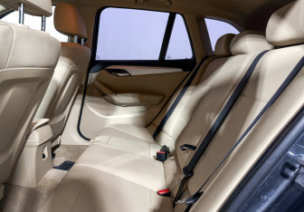 Подержанный автомобиль BMW X1 2013 года (12 фото)