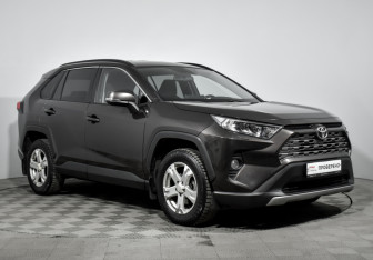 Подержанный автомобиль Toyota RAV4 2019 года (3 фото)