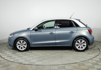 Подержанный автомобиль Audi A1 2012 года (8 фото)