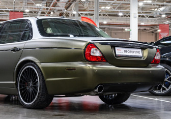 Подержанный автомобиль Jaguar XJ 2008 года (15 фото)