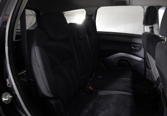 Подержанный автомобиль Mitsubishi Outlander 2006 года (16 фото)