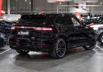 Подержанный автомобиль Porsche Cayenne 2020 года (7 фото)