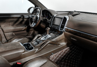 Подержанный автомобиль Porsche Cayenne 2015 года (15 фото)