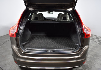 Подержанный автомобиль Volvo XC60 2014 года (20 фото)