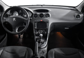 Подержанный автомобиль Peugeot 408 2013 года (14 фото)