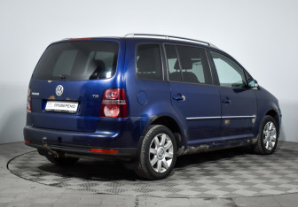 Подержанный автомобиль Volkswagen Touran 2007 года (5 фото)