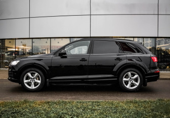 Подержанный автомобиль Audi Q7 2015 года (9 фото)