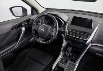 Подержанный автомобиль Mitsubishi Eclipse Cross 2019 года (8 фото)