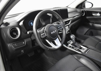 Подержанный автомобиль Kia K3 Sedan 2022 года (9 фото)