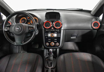 Подержанный автомобиль Opel Corsa 2012 года (13 фото)
