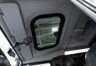 Подержанный автомобиль Land Rover Defender Suv 2007 года (18 фото)