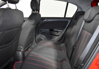 Подержанный автомобиль Opel Corsa 2010 года (11 фото)