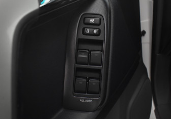 Подержанный автомобиль Toyota Land Cruiser Prado 2010 года (20 фото)