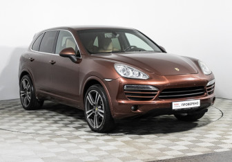 Подержанный автомобиль Porsche Cayenne 2011 года (3 фото)