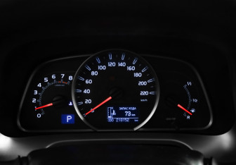 Подержанный автомобиль Toyota RAV4 2013 года (10 фото)