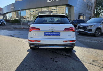 Подержанный автомобиль Audi Q5 2021 года (5 фото)