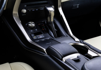 Подержанный автомобиль Lexus NX 2020 года (16 фото)