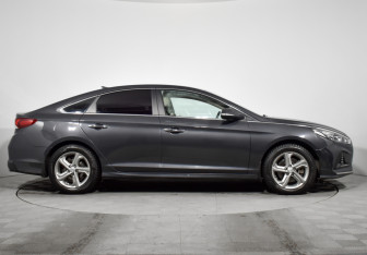 Подержанный автомобиль Hyundai Sonata 2018 года (4 фото)