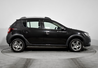 Подержанный автомобиль Renault Sandero 2020 года (4 фото)