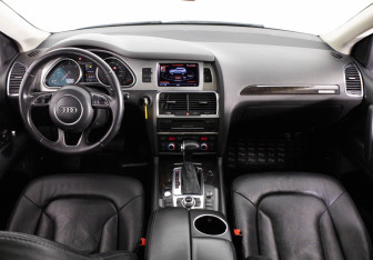 Подержанный автомобиль Audi Q7 2012 года (10 фото)