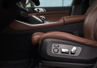 Подержанный автомобиль BMW X5 2021 года (30 фото)