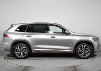 Подержанный автомобиль Geely Monjaro 2024 года (4 фото)