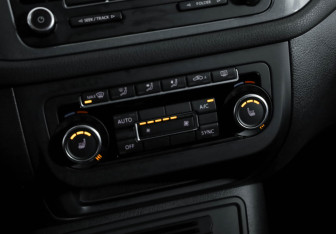 Подержанный автомобиль Volkswagen Tiguan 2015 года (16 фото)