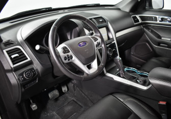 Подержанный автомобиль Ford Explorer 2014 года (9 фото)